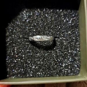 Zox "One Day At A Time" silver ring size 6